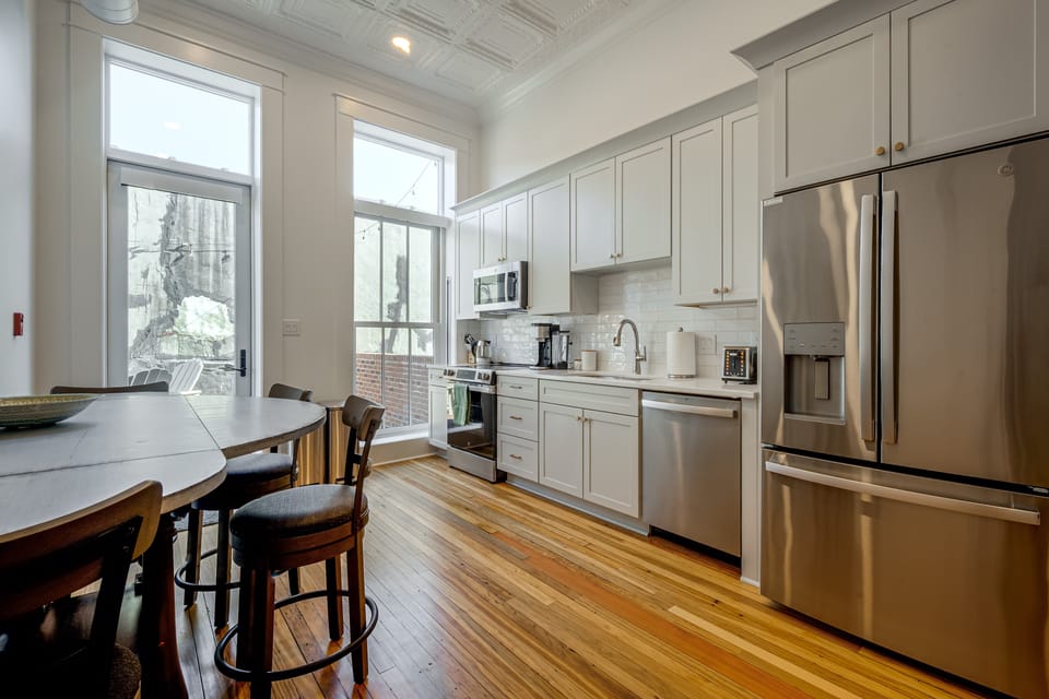 Main St Magic: Walkable Salisbury Condo! Apartment in Salisbury