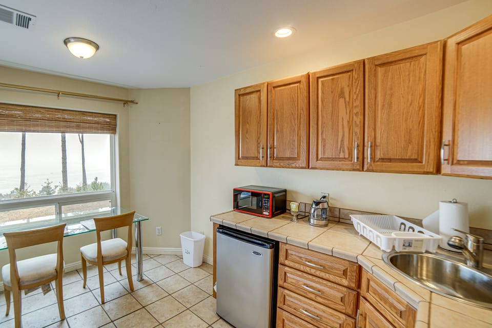 Ocean-View Timber Cove/Jenner Extended Stay Studio Apartment in Sonoma County