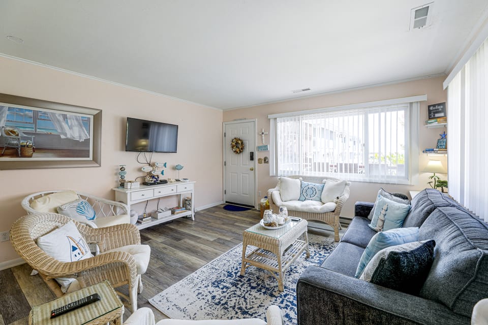 Bayside Waterfront OC Sleeps 8 | Beach | Boardwalk Apartment in Ocean City