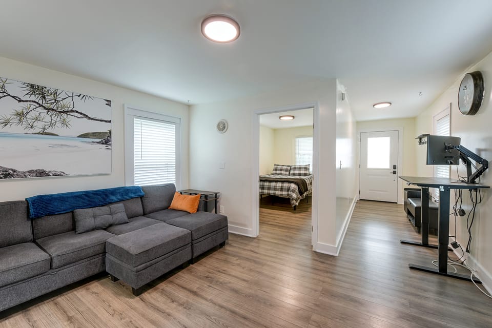 2 Mi to Dtwn Savannah! WFH-Friendly Retreat House in Savannah