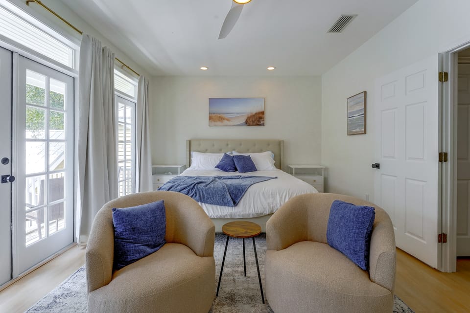 FUN Luxury Haile Home w/ Hot Tub - Near UF House in Florida
