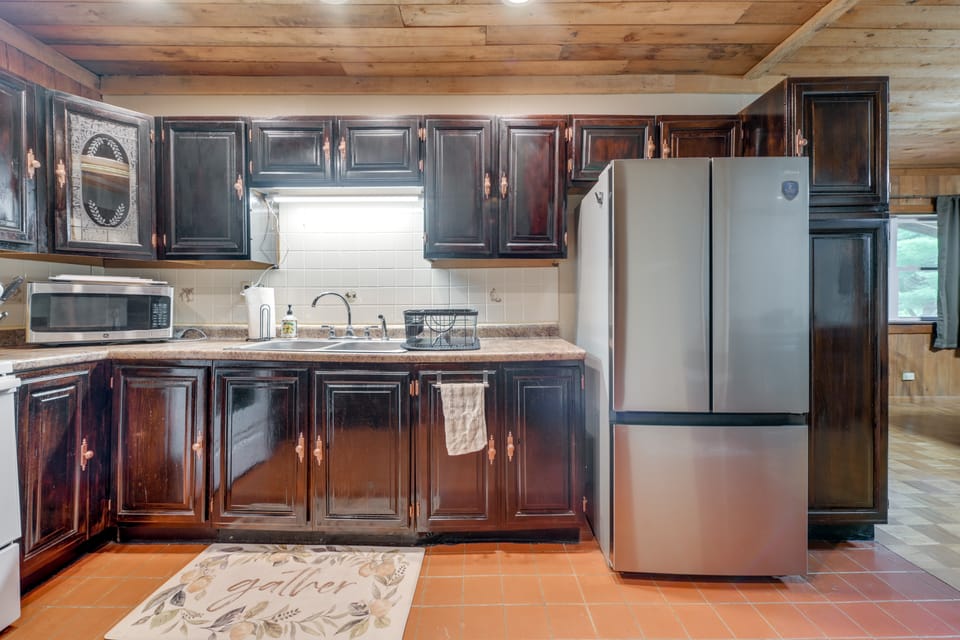 Rustic Family Getaway w/ Pond in Prattsburgh House in Finger Lakes