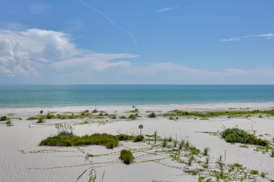 Access to Pool & Sanibel Beach: Resort-Style Condo Apartment in Sanibel Island