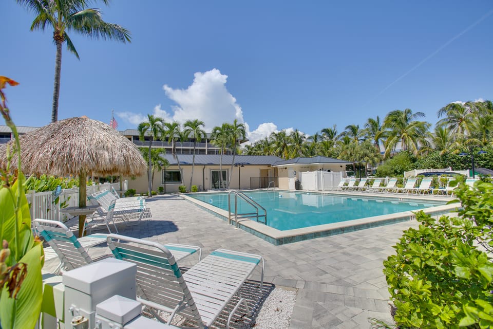 Access to Pool & Sanibel Beach: Resort-Style Condo Apartment in Sanibel Island