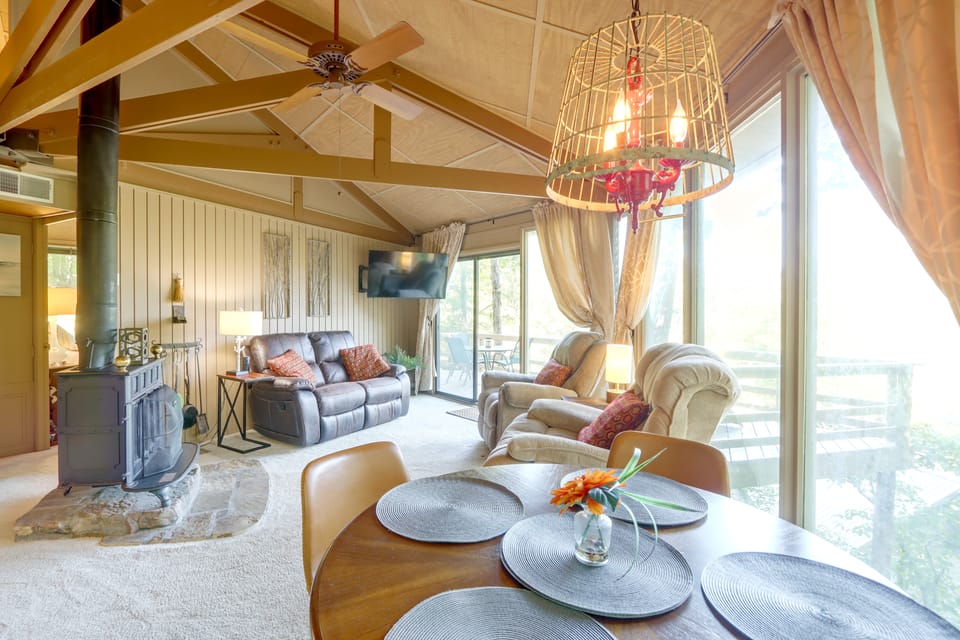 Boater’s Paradise! Hiwassee Lake Treetop Retreat House in North Carolina