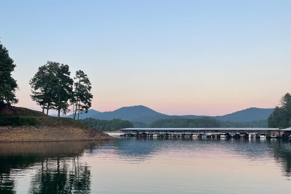 Boater’s Paradise! Hiwassee Lake Treetop Retreat House in North Carolina