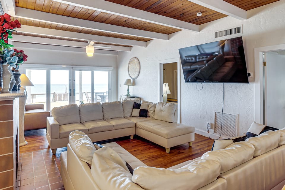 Direct Daytona Beach Access & Views! Spacious Home House in South Daytona