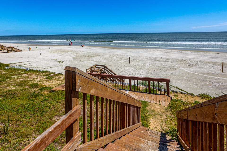 Direct Daytona Beach Access & Views! Spacious Home House in South Daytona
