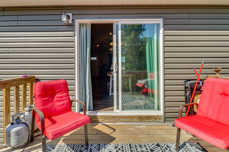 Scenic St Claire Home: Deck + Spacious Yard House in Missouri