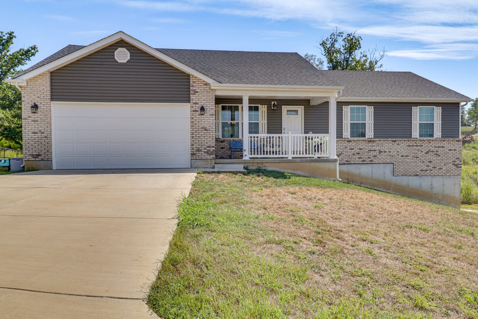 Scenic St Claire Home: Deck + Spacious Yard House in Missouri