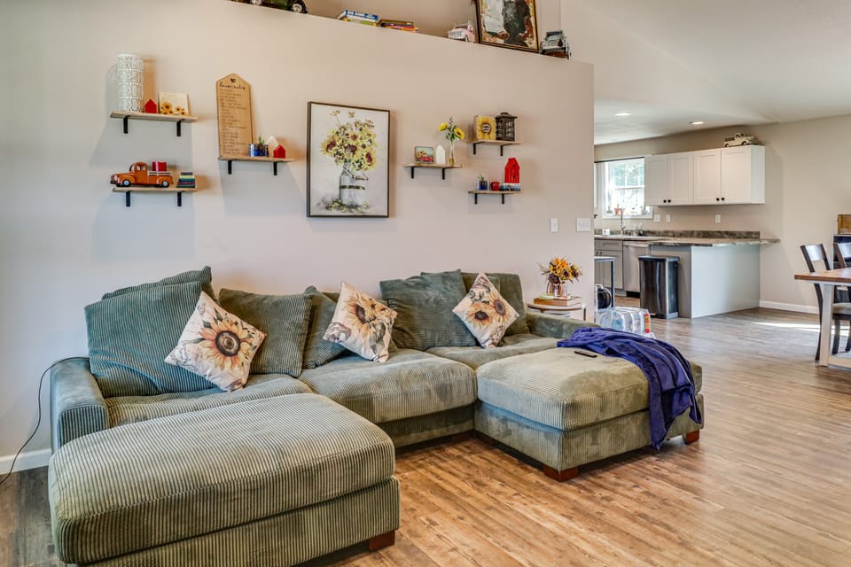 Scenic St Claire Home: Deck + Spacious Yard House in Missouri