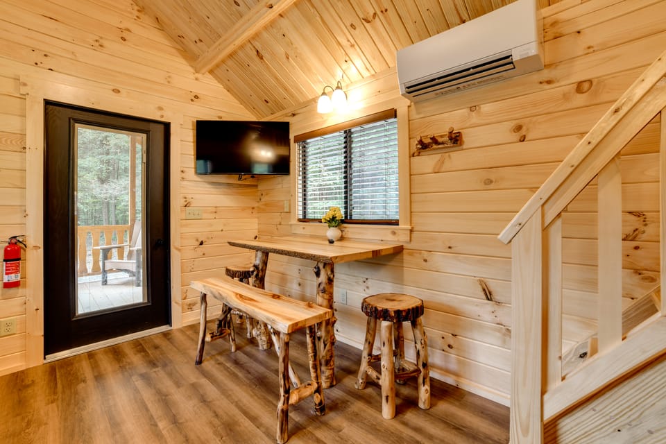 Hike, Bike & Stargaze! Oxford Cabin w/ Fire Pit House in New York