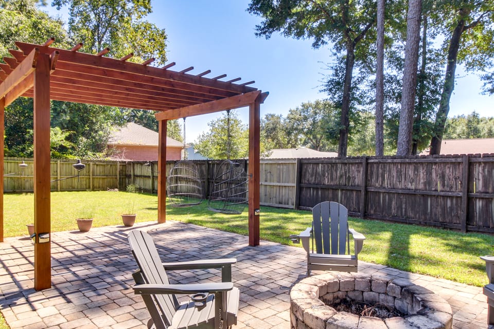 Outdoor Oasis & Game Room! Milton Family Escape House in Florida