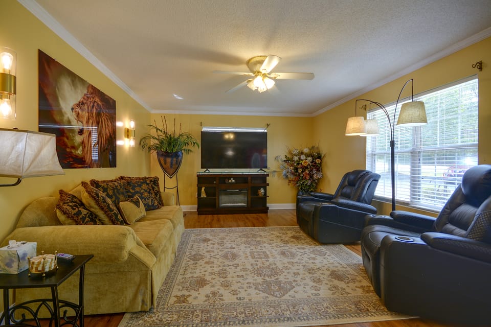 5 Mi to VIR! Private Escape w/ Yard & Decks House in North Carolina