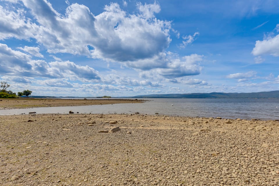 Lakefront Adirondack Escape! Fire Pit & Game Room House in Great Sacandaga Lake
