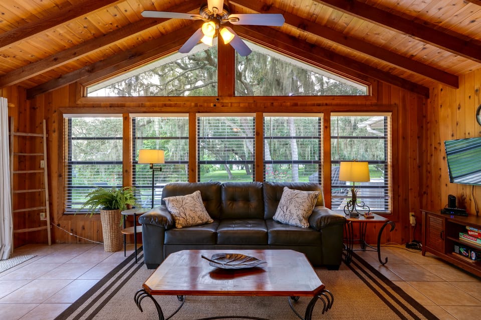 'Good Vibes Cottage' Pool & Pier on Lake Louisa House in Clermont