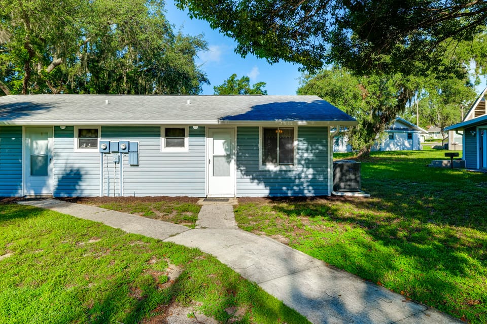 Happy Hour Hideaway: Pool, Dock & Lake Access House in Clermont