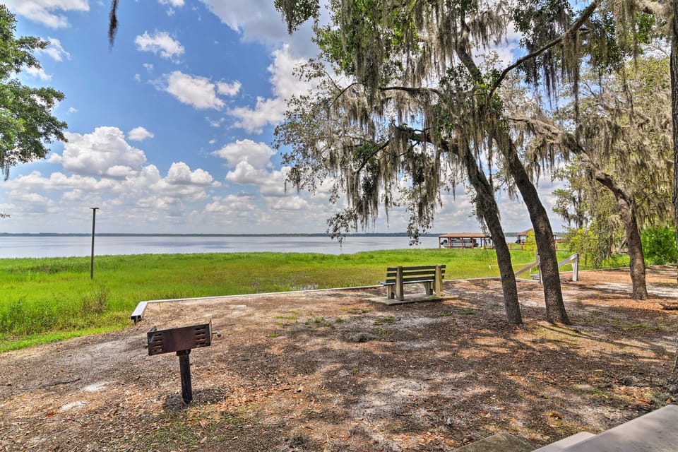 Lake Breeze Bungalow: 3 Mi to State Park! House in Clermont