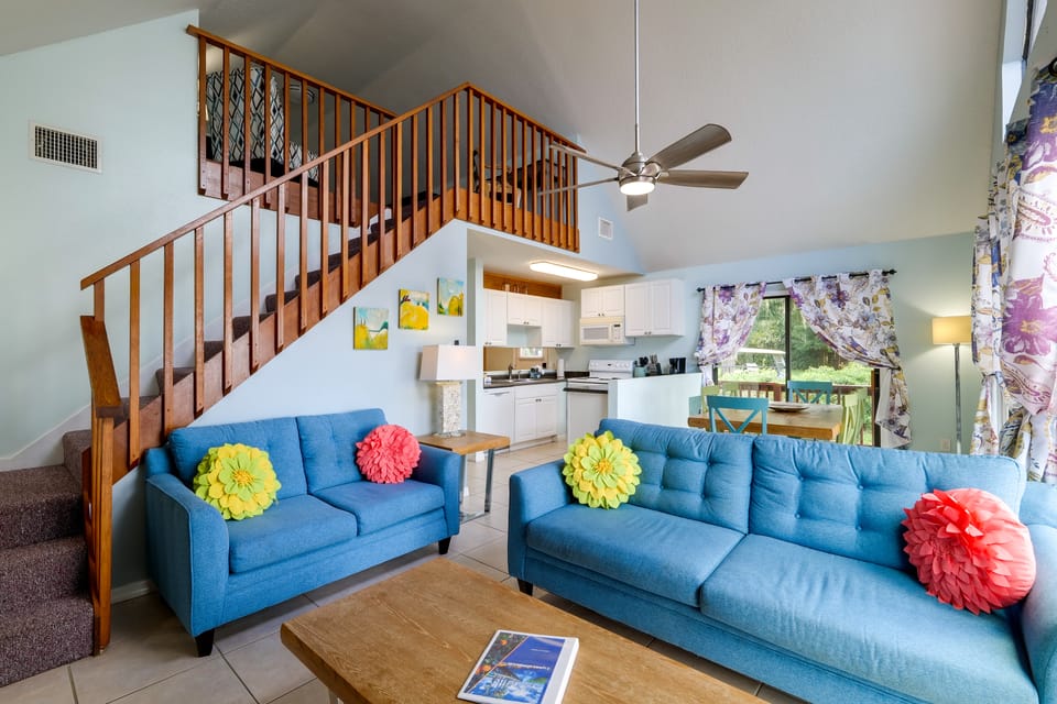 Lake House: Resort Amenities, Pool, Dock &  Beach House in Clermont