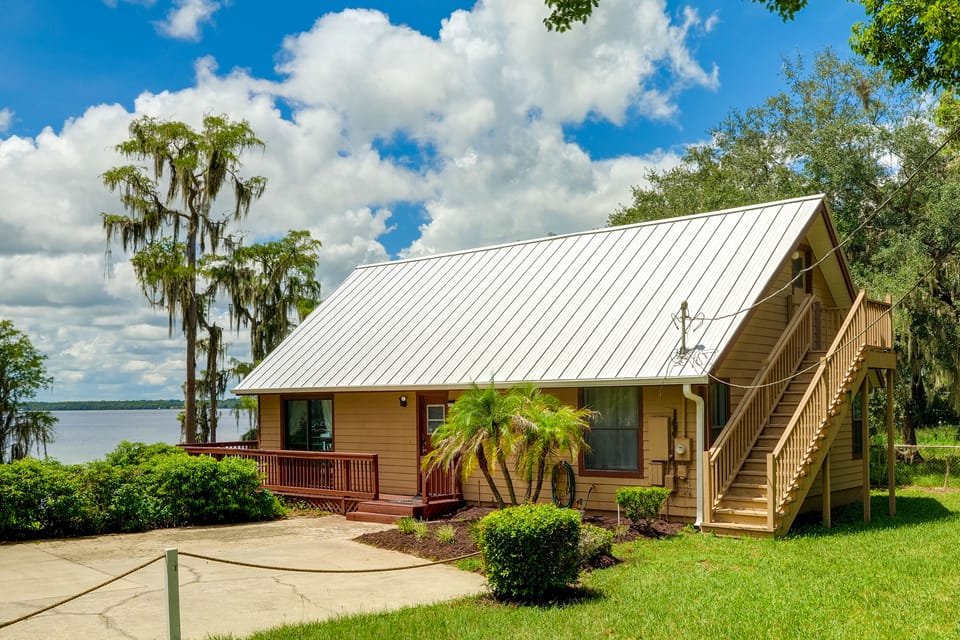 Lake House: Resort Amenities, Pool, Dock &  Beach House in Clermont