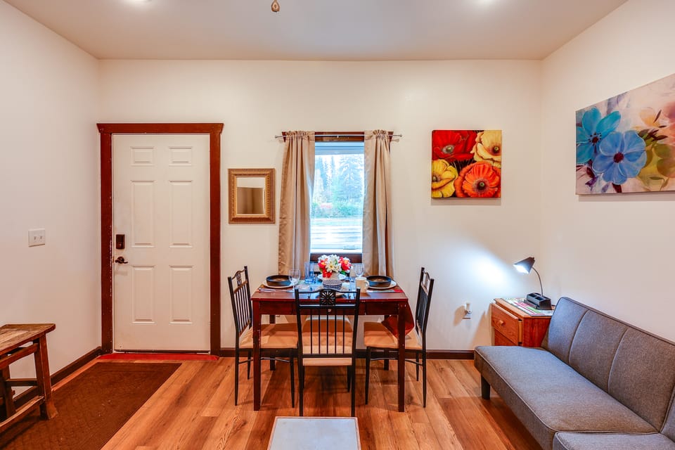 Cozy Apartment Near UAF & Downtown Fairbanks! Apartment in Fairbanks