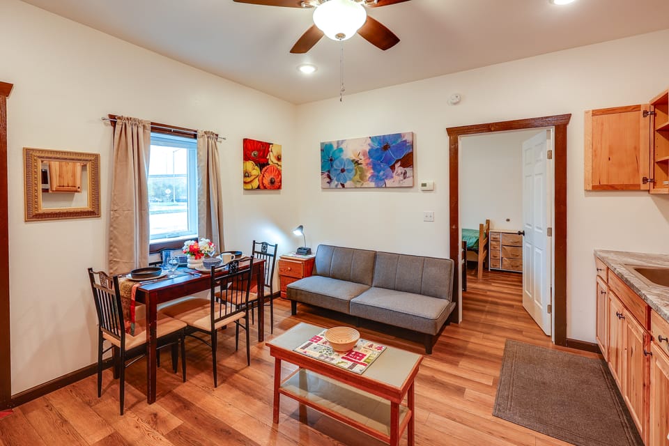 Cozy Apartment Near UAF & Downtown Fairbanks! Apartment in Fairbanks