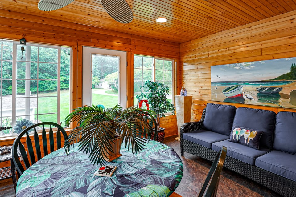 Spacious Executive Home on Over 11 Private Acres House in Michigan