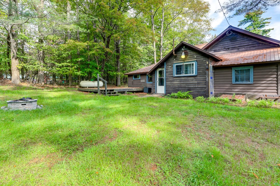 Adirondack Cabin at Historic Fenton House Hotel House in Adirondack Mountains