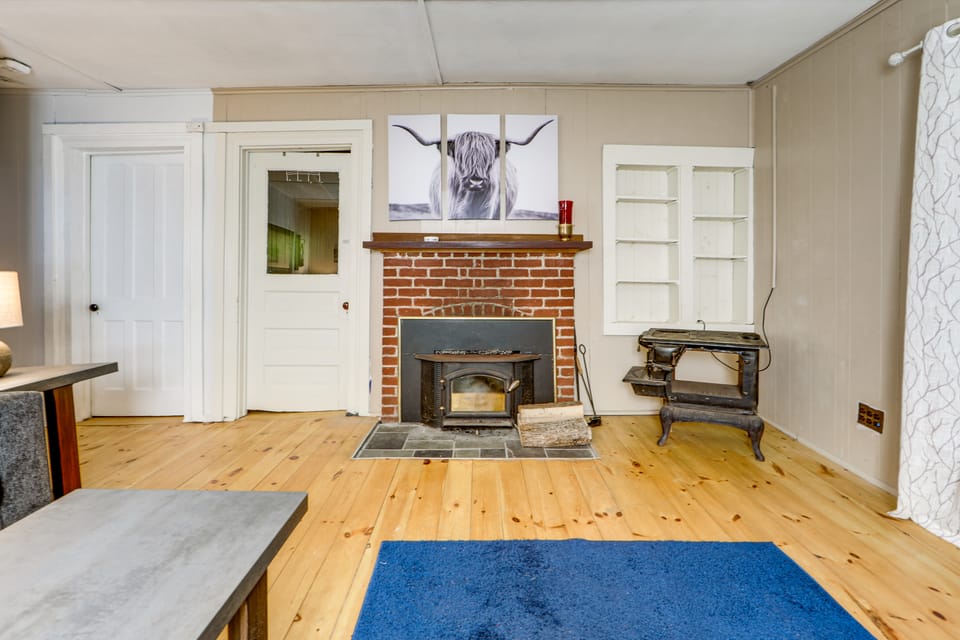 Adirondack Cabin at Historic Fenton House Hotel House in Adirondack Mountains