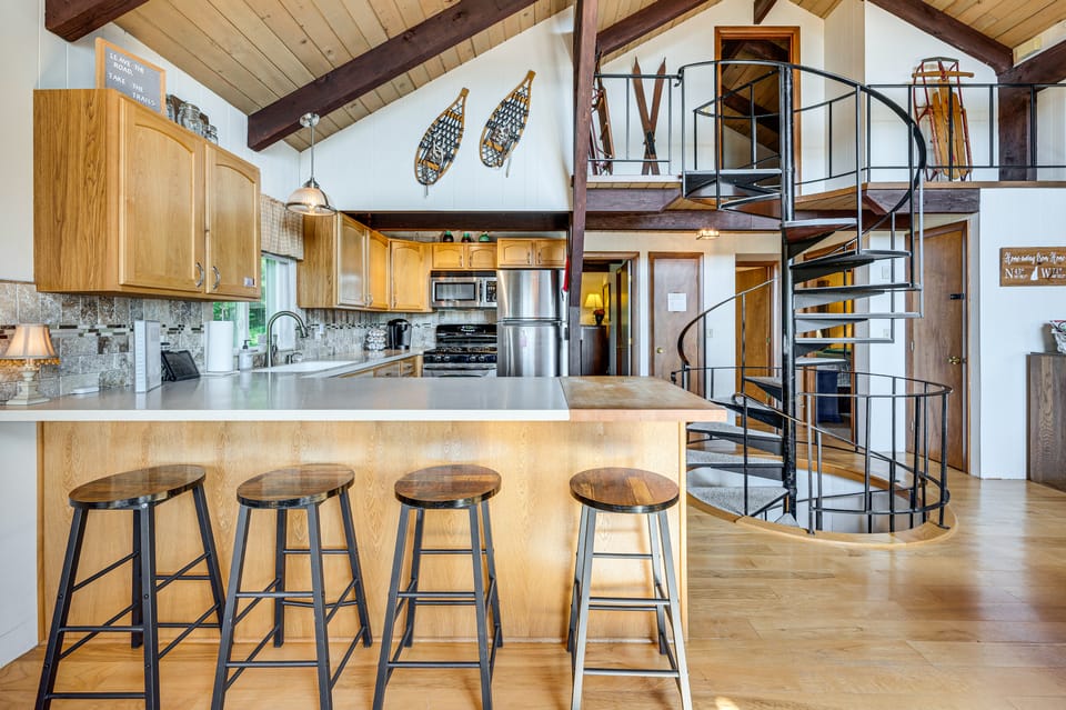 White Mtn Views & Game Room in Edelweiss Village House in Madison