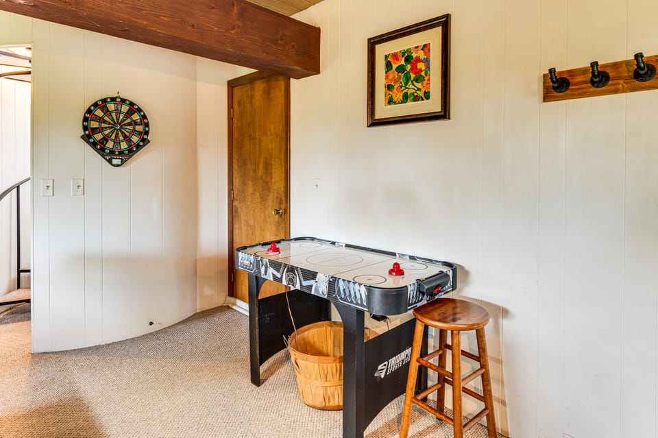 White Mtn Views & Game Room in Edelweiss Village House in Madison
