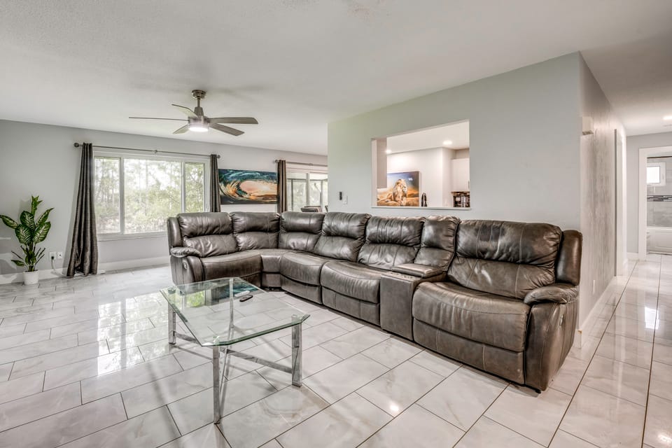 Stylish 4BR Retreat | 2 King Beds | Sleeps 10 House in Port Orange