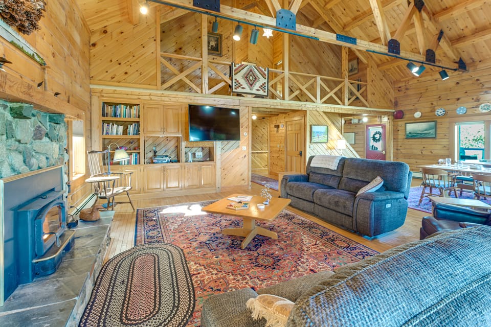 Shorefront Maine Escape! Paddle, Hike & Stargaze House in Brooksville