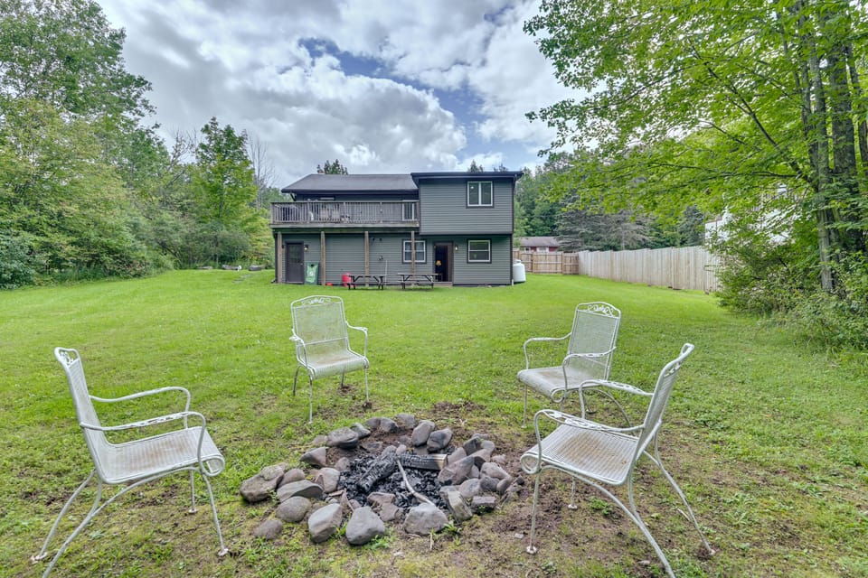 Game Room & Fire Pit! Creekside Catskills Retreat House in Tannersville