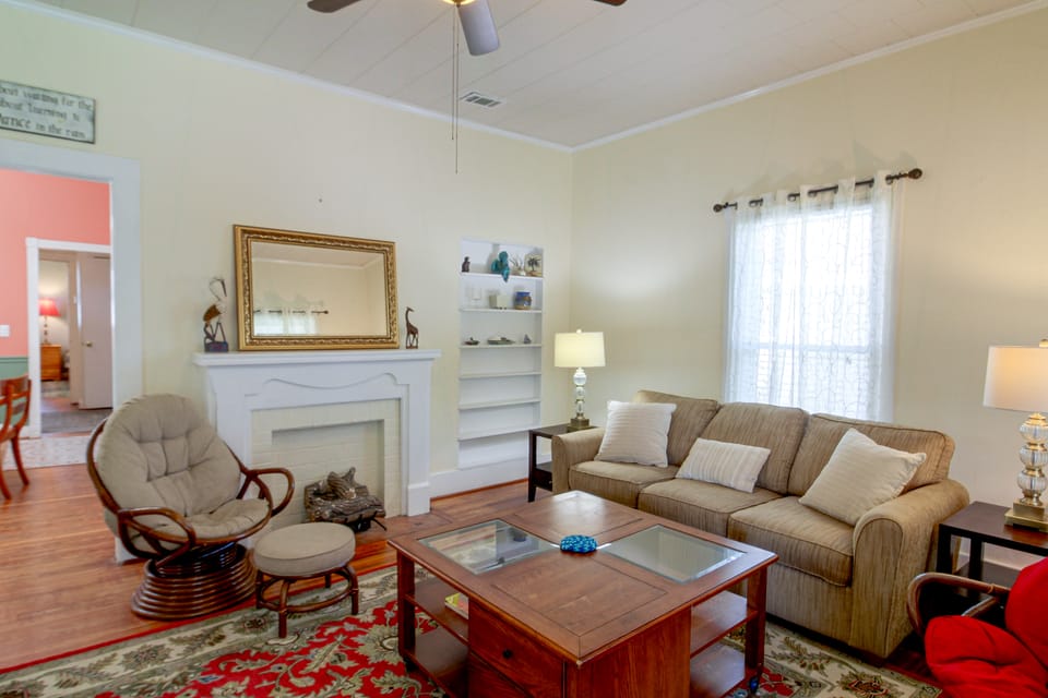 2 Mi to Dtwn Pensacola: Historic Home w/ Patio! House in Pensacola