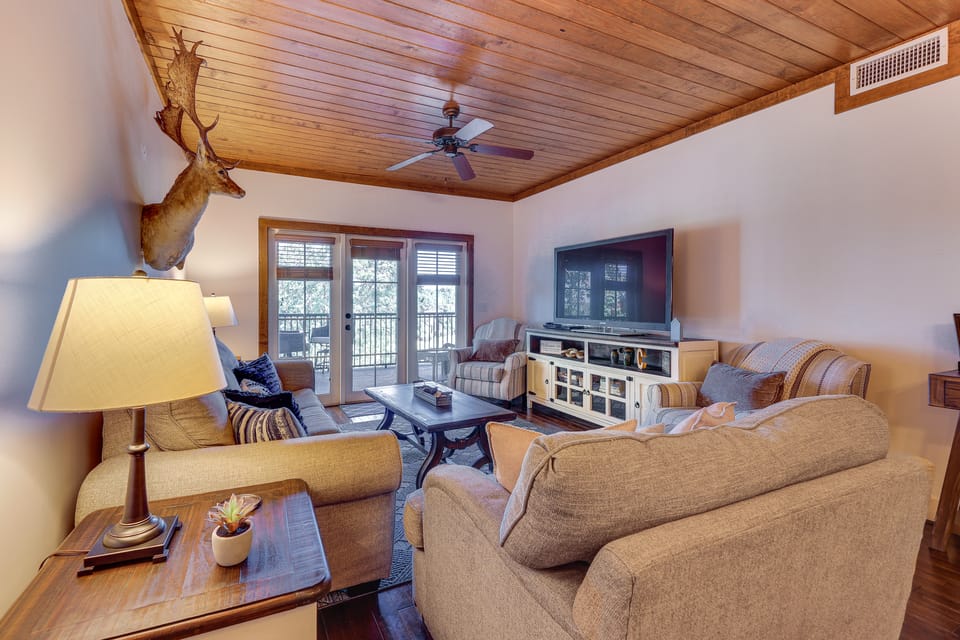 Lake Martin Views + Community Perks! Dadeville Gem Apartment in Lake Martin