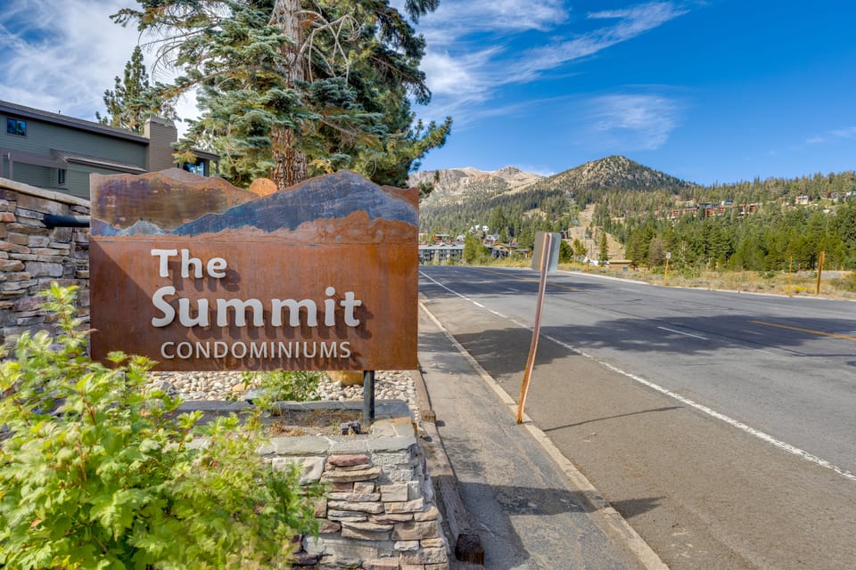 Steps to Slopes! Mammoth Mountain Condo Apartment in Mammoth Lakes