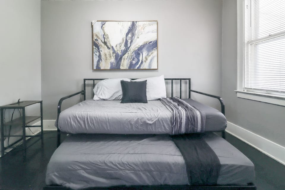 Work & Explore! Apt 6 Mi to Dtwn Detroit Apartment in Dearborn