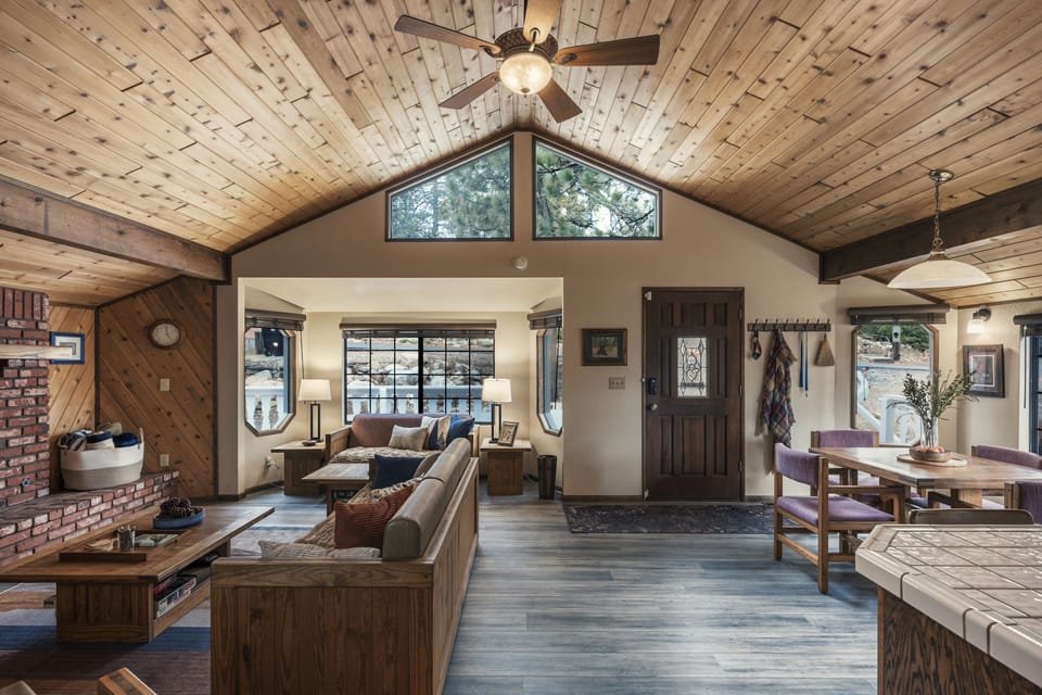 Big Bear Cabin w/ EV Charging, Fireplace & Deck! House in Southern California
