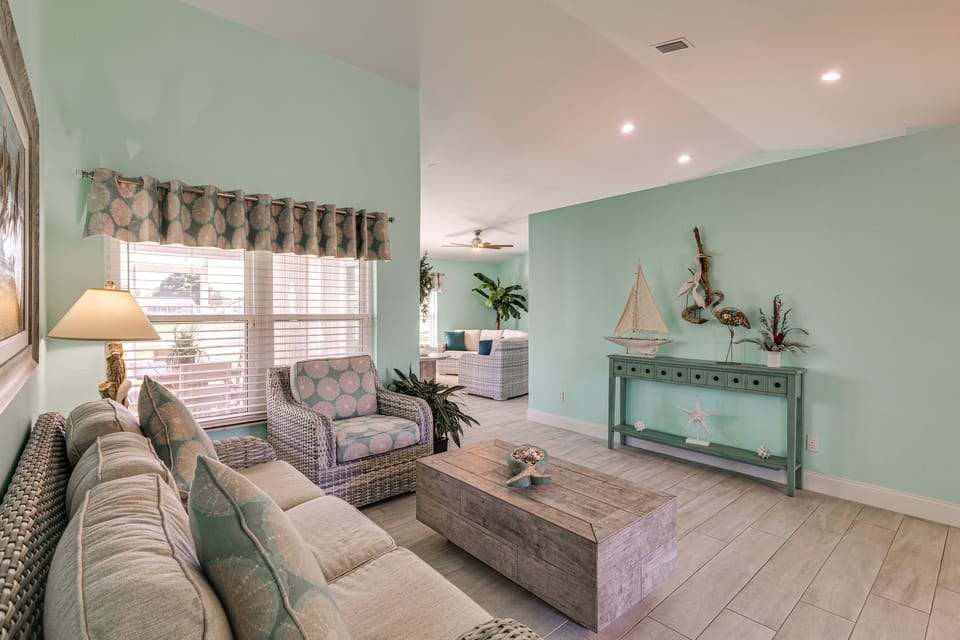 Retreat 7 Mi to Disney! Families w/ Dogs Welcome House in Osceola County