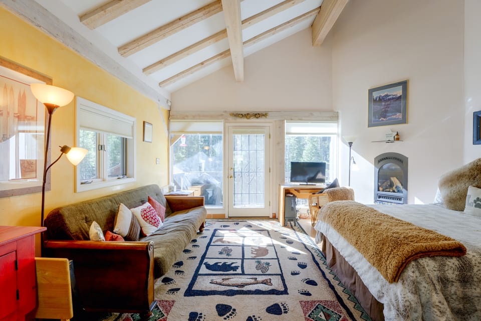 Mtn-View Taos Ski Valley Condo: 2 Mi to Slopes! Apartment in Taos Ski Valley
