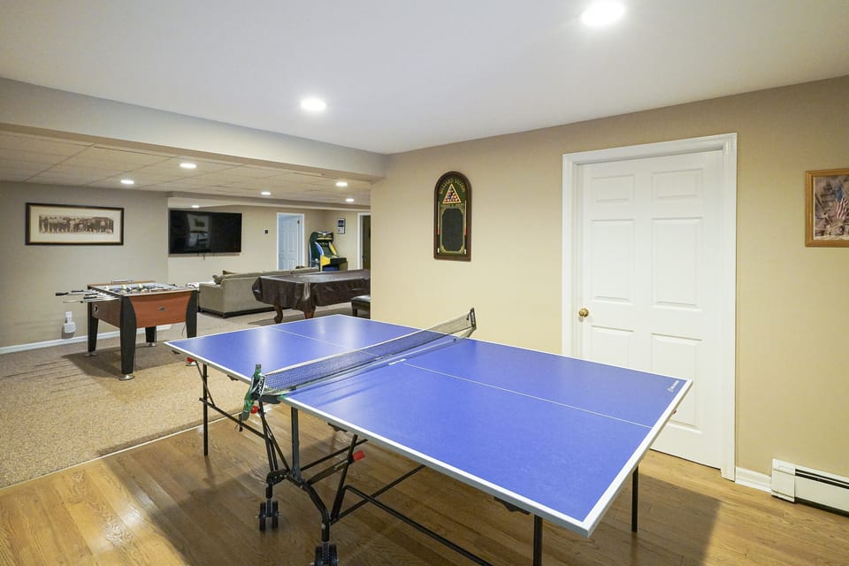 13-Acre Vermont Estate w/ Hot Tub & Game Room House in West Dover