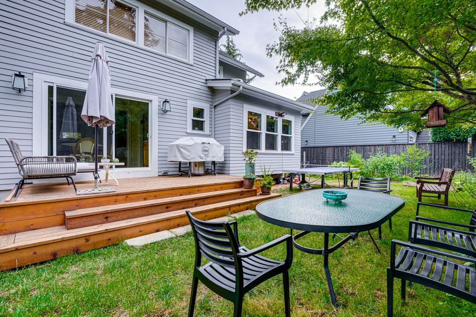 Home w/ Office & Yard, 5 Mi to Dtwn Portland! House in Portland