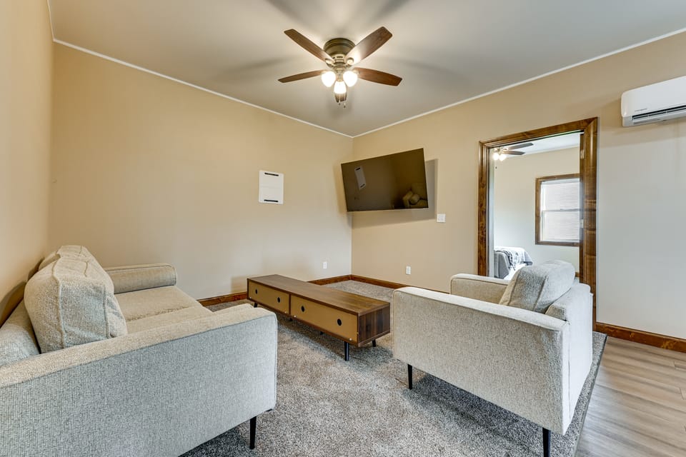 Quiet Clarion Condo Near Hiking & Fishing Apartment in Iowa