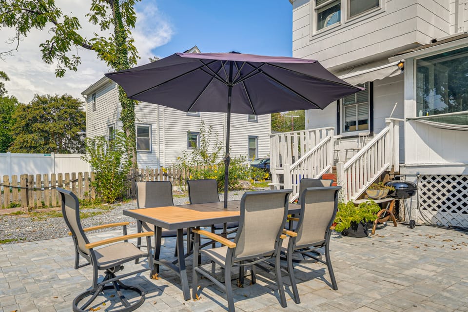 Walk to Main Street & Train! Laurel Apt Apartment in Laurel