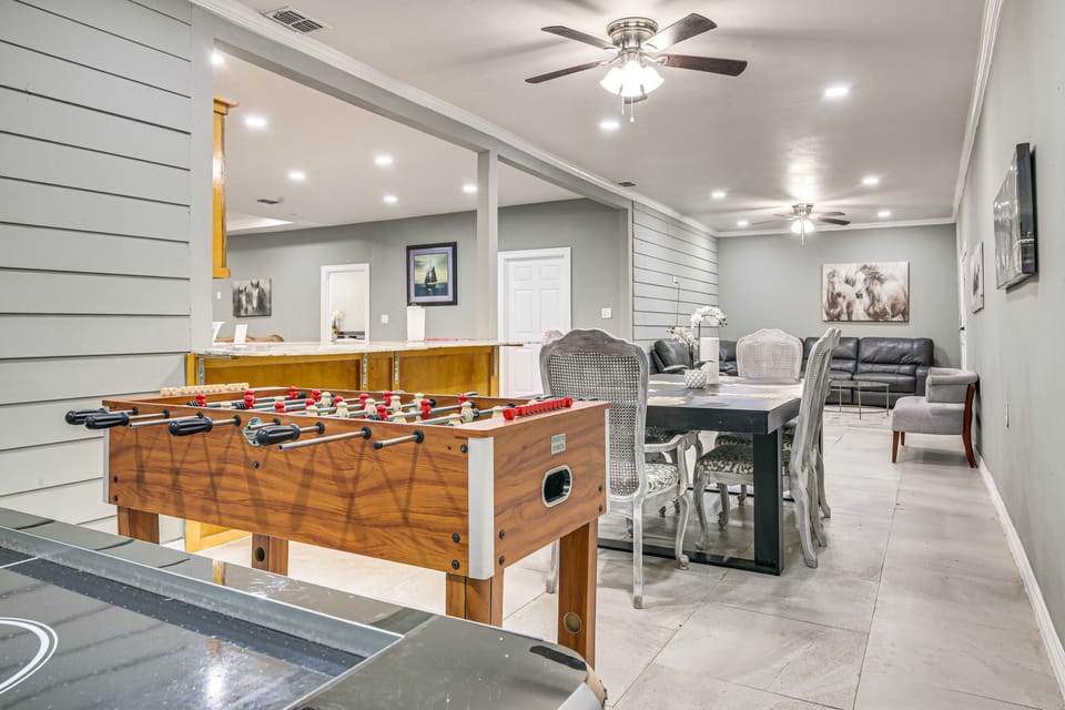 San Benito Home w/ Pool, Close to Dtwn House in San Benito