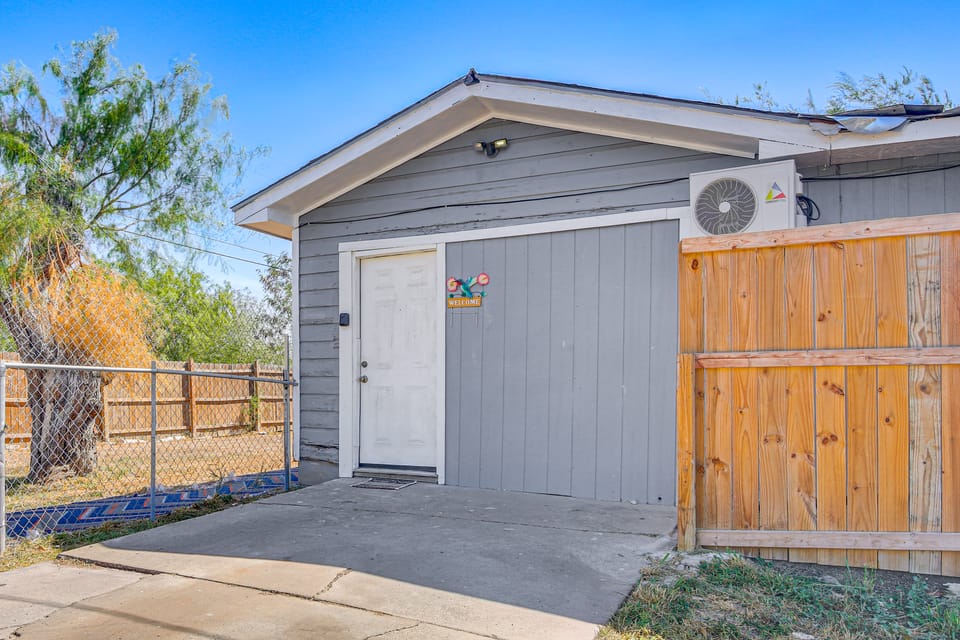 Gateway to Downtown Harlingen! Quaint Unit Apartment in Harlingen