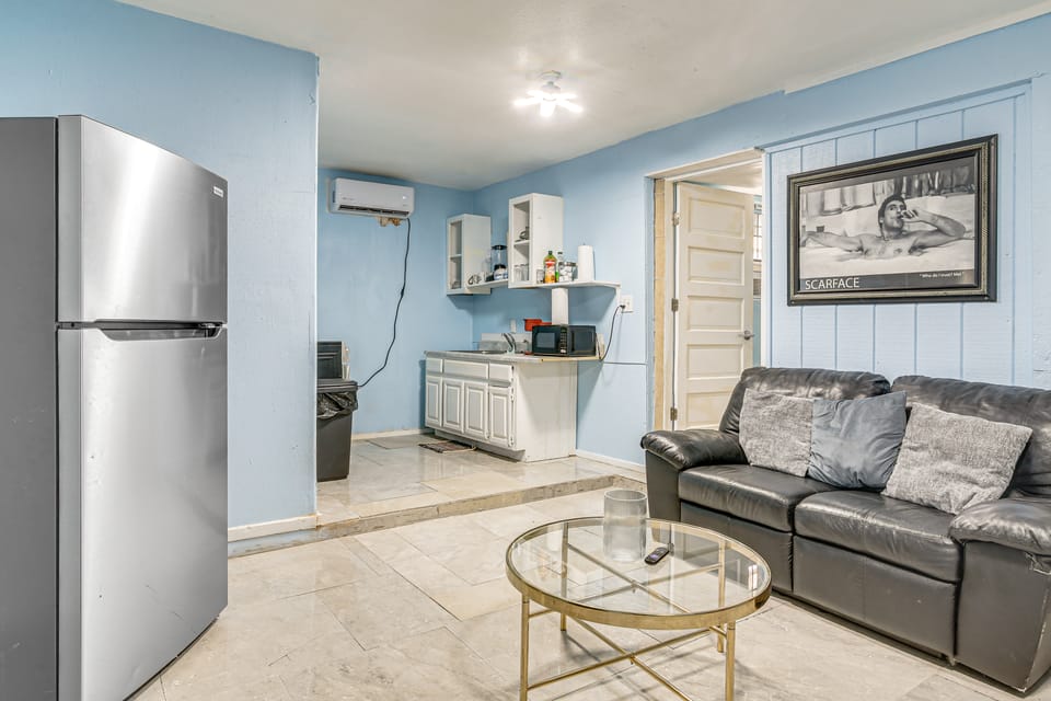Gateway to Downtown Harlingen! Quaint Unit Apartment in Harlingen