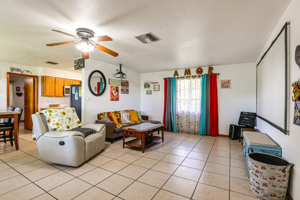 Lake-View Family Home, 6 Mi to Spanish Springs! House in Florida