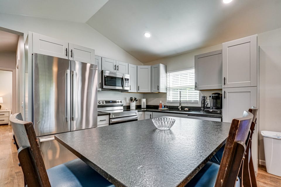 *New To Market* | Riverfront Pigeon Forge Retreat House in Pigeon Forge